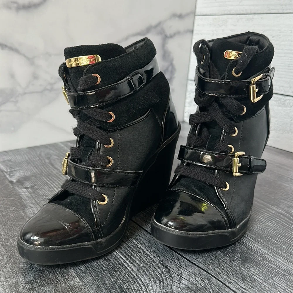 MK MICHEAL KORS black leather and patent leather wedge sneaker 5M - Picture 4 of 6